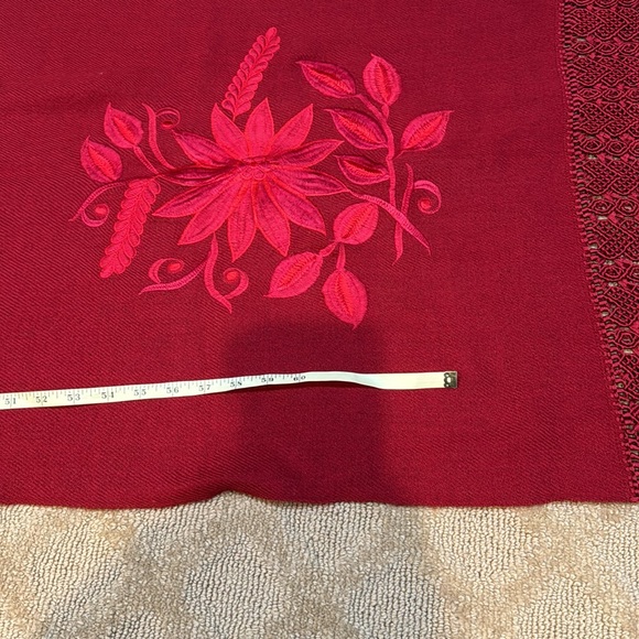 Embroidered baby alpaca & silk shawl scarf! - Picture 5 of 5